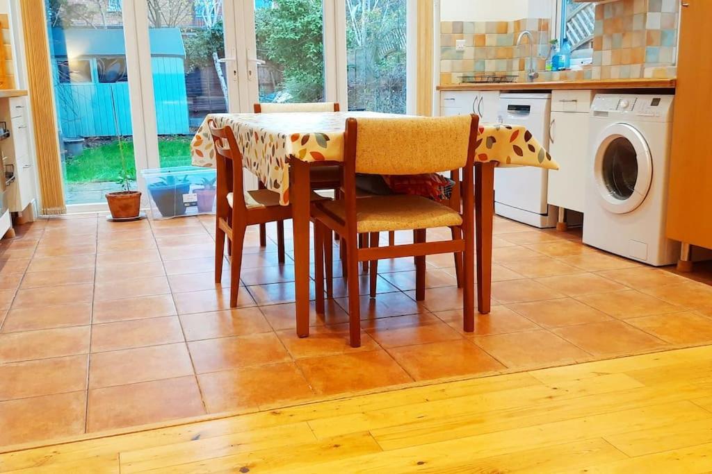Stylish Victorian House Villa Watford  Bagian luar foto